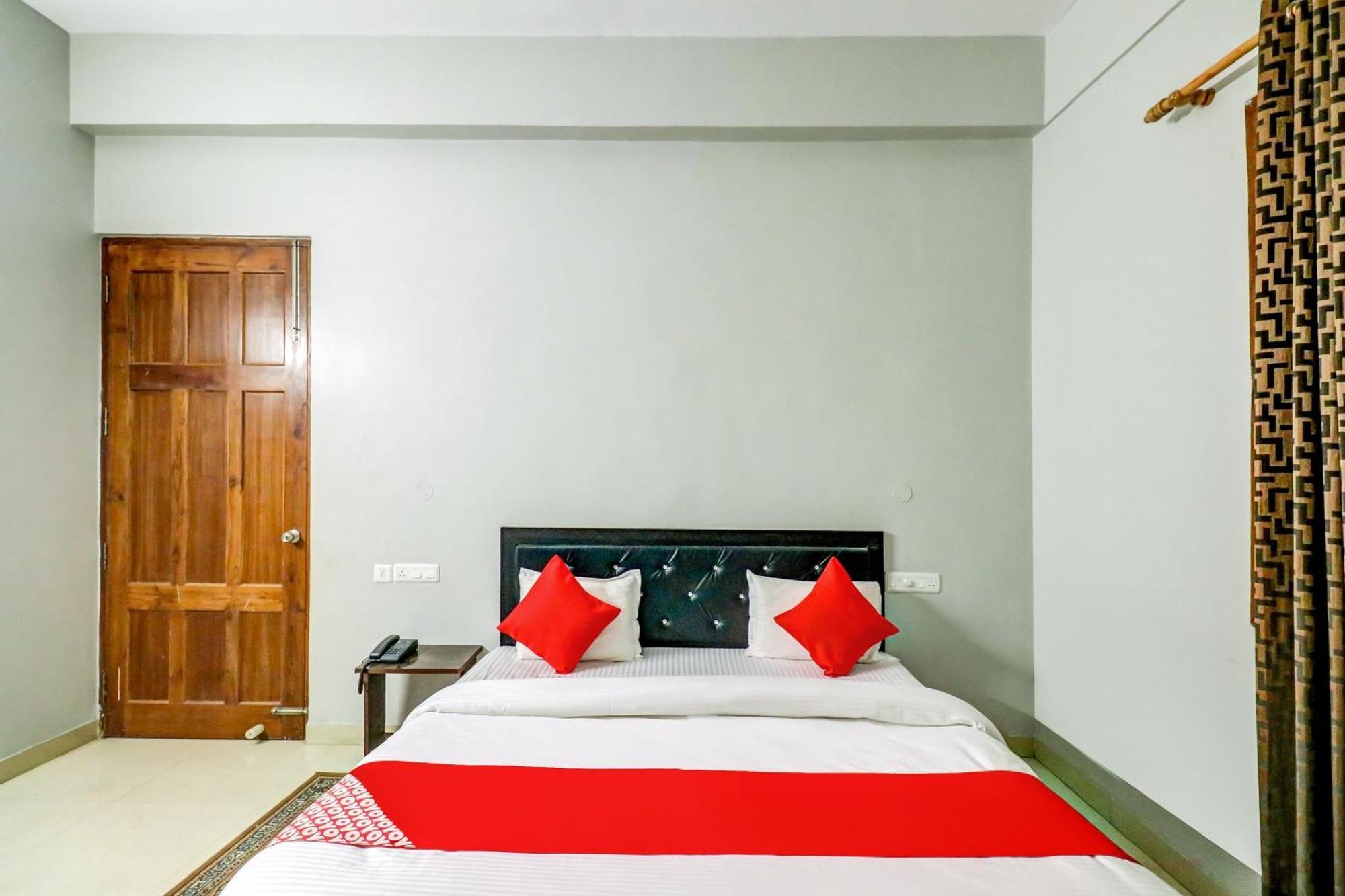 Hotel O Tokyo Chinhat Kültér fotó