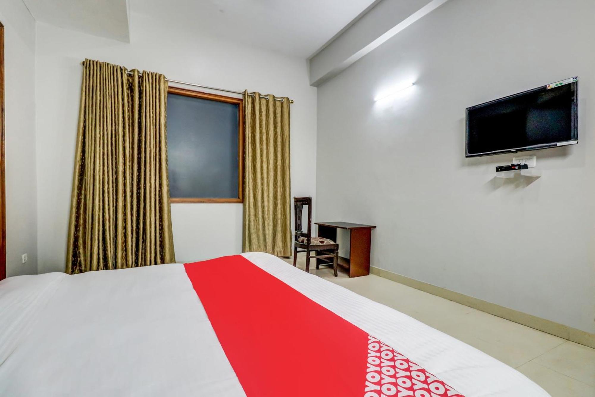 Hotel O Tokyo Chinhat Kültér fotó