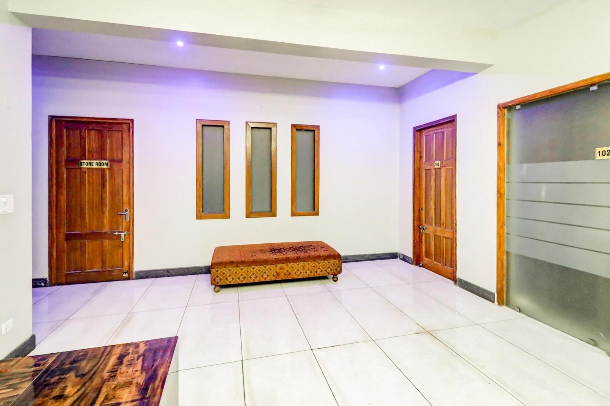 Hotel O Tokyo Chinhat Kültér fotó