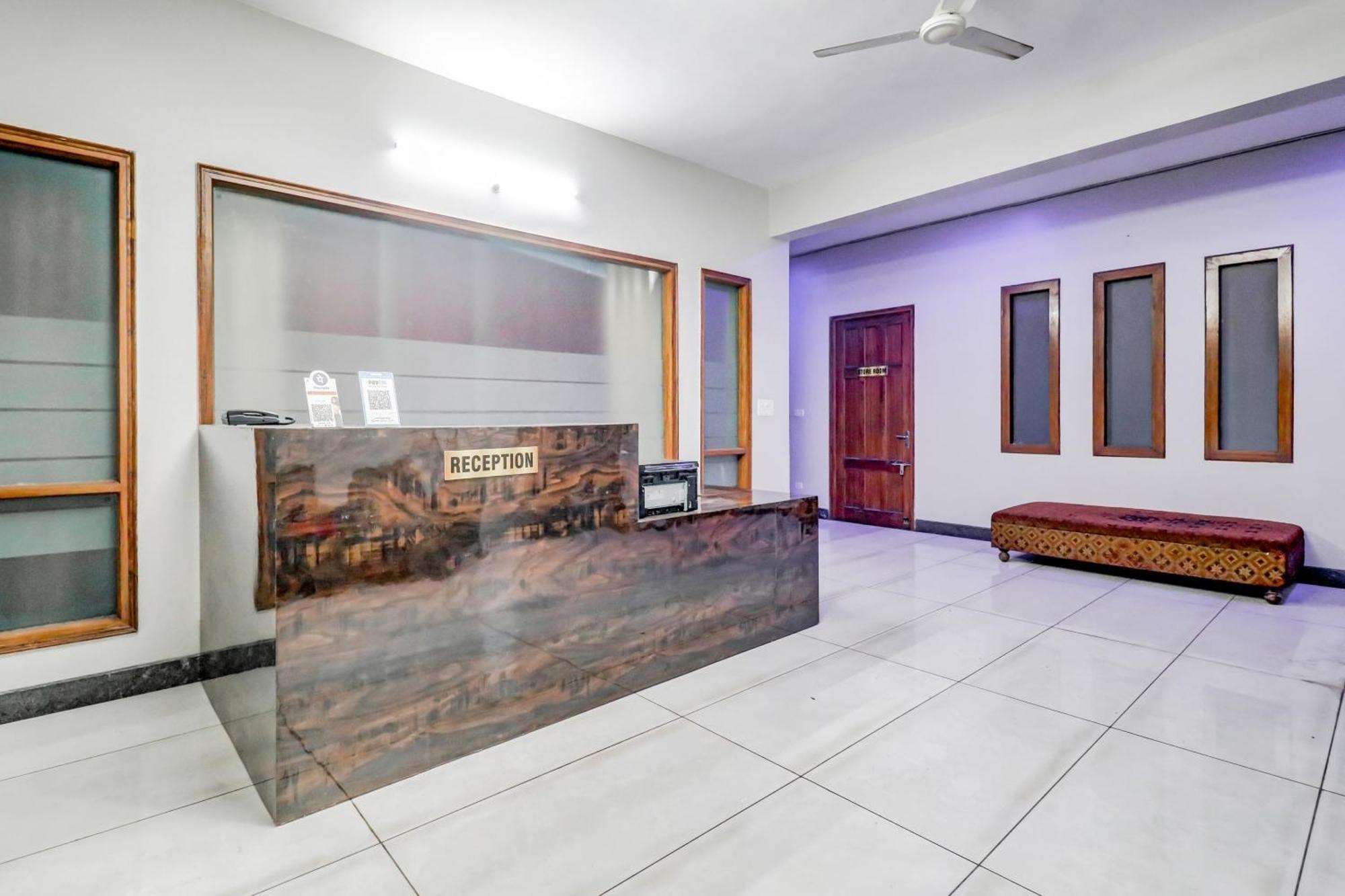 Hotel O Tokyo Chinhat Kültér fotó